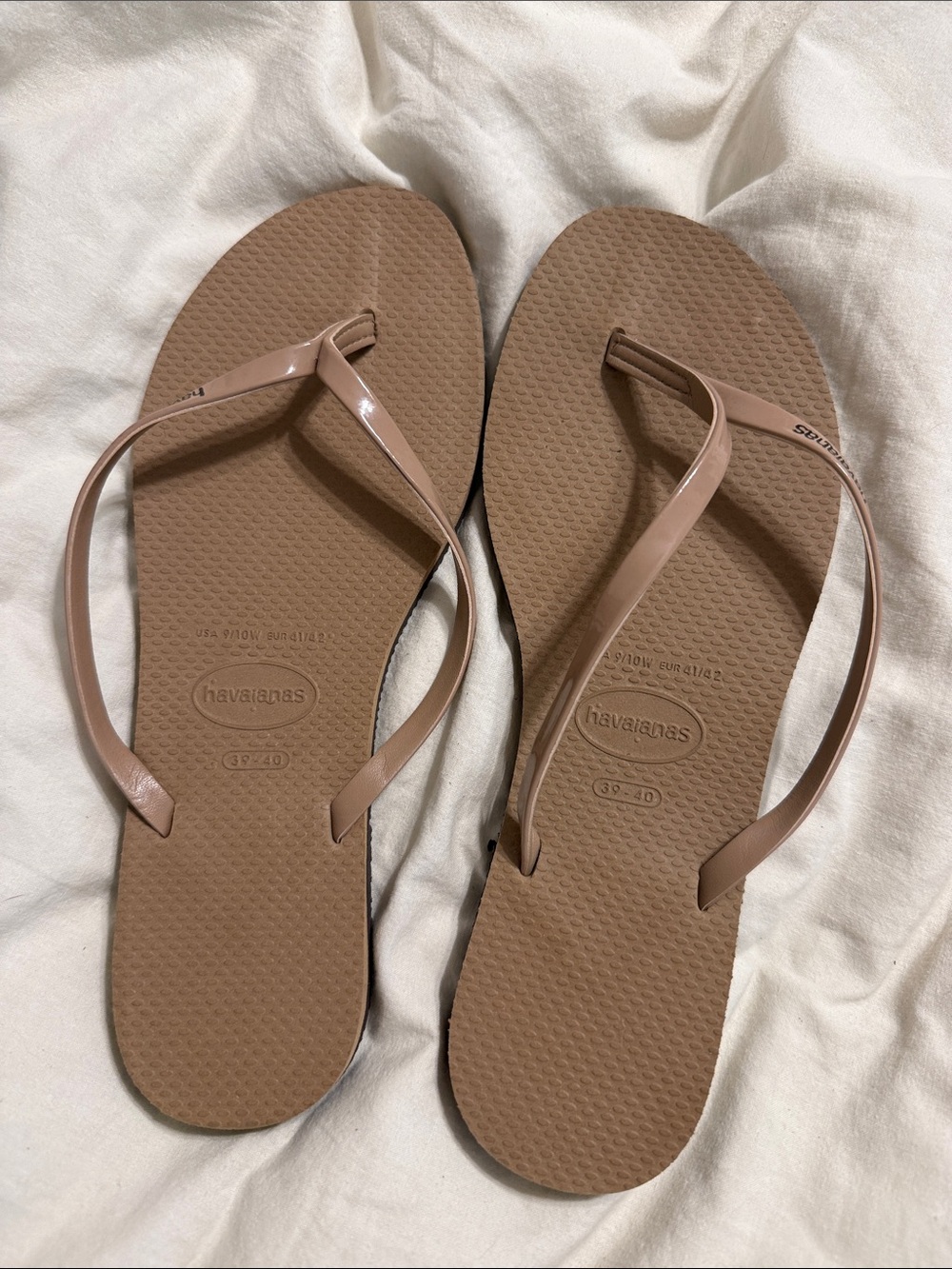 Havianas classic flip-flops, tan, size 9/10